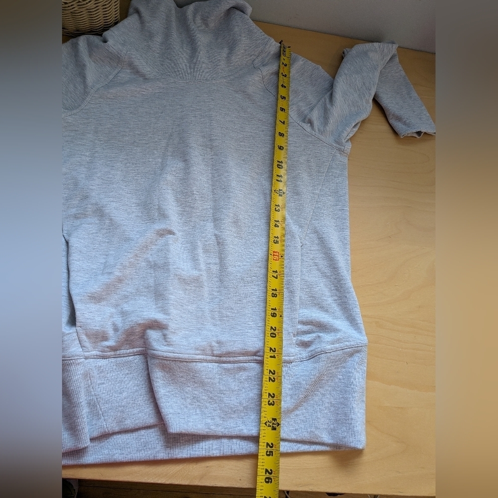 Lululemon High Lines Pullover Size 6 Light Gray Style Number: W3BN6S Long Sleeve - Picture 15 of 16